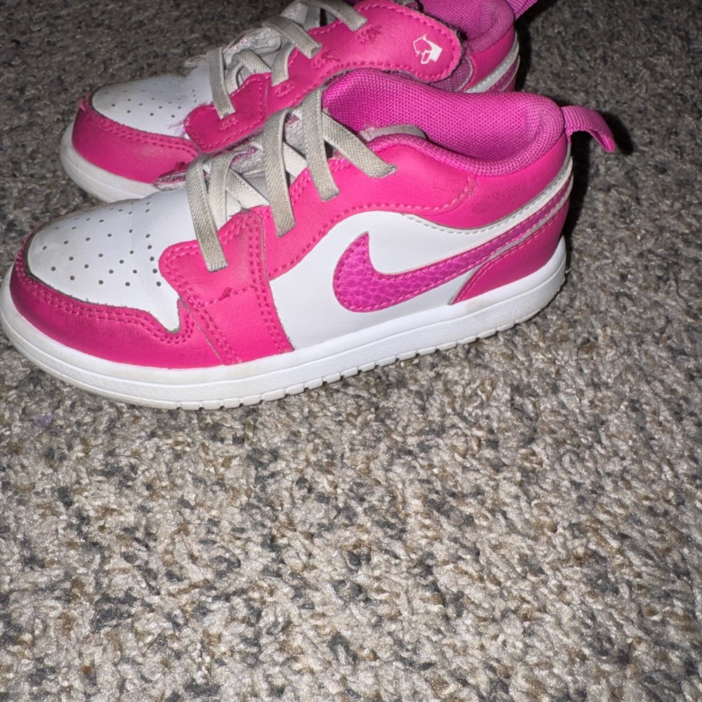 Nike Kids Sneakers in Pink and White